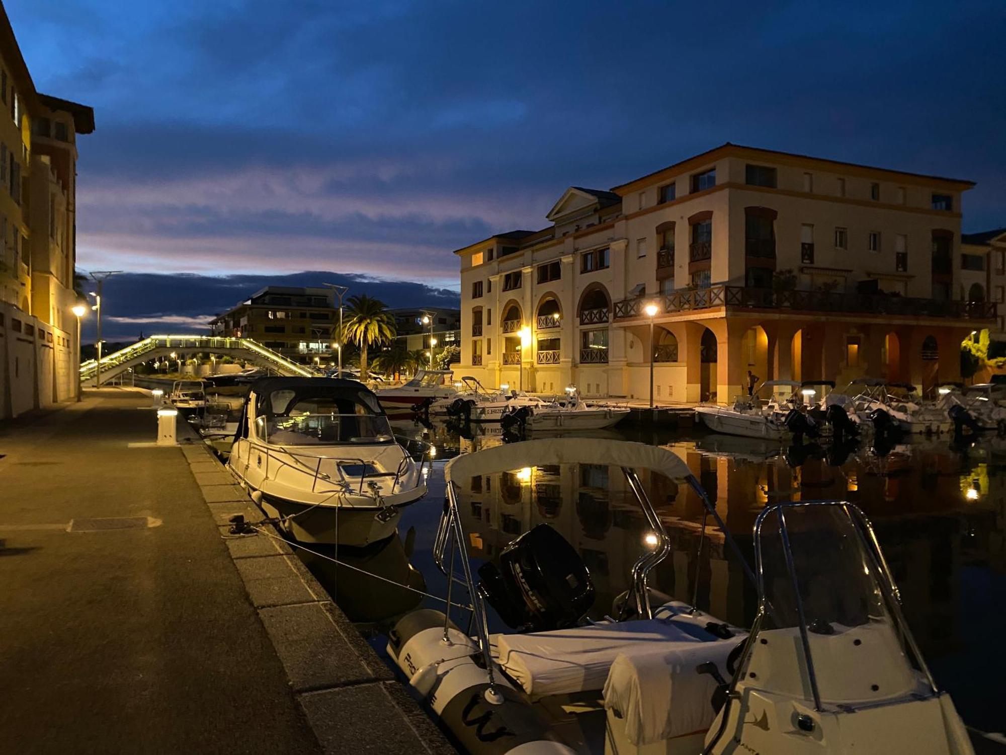Chez Virginie : Appartement Lumineux Au Calme. Fréjus Екстериор снимка